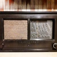 RADIO VALVOLE TELEFUNKEN 944w in bachelite del '39