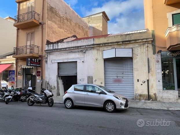 Negozio con deposito in via Sbarre Centrali