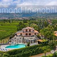 Villa di lusso con piscina a Zafferana Etnea