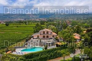Villa di lusso con piscina a Zafferana Etnea