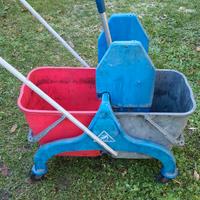 carrelli lavapavimenti con strizzatore