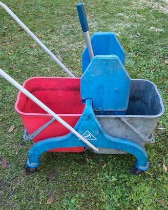 carrelli lavapavimenti con strizzatore