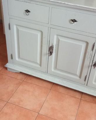 Credenza arte povera  in legno massiccio