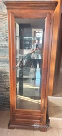 Vetrina in legno in arte povera