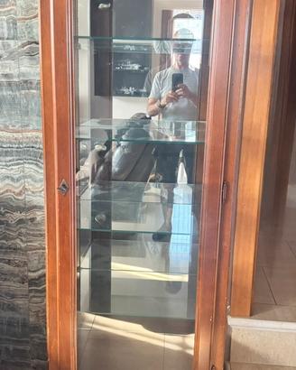 Vetrina in legno in arte povera