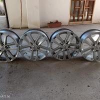 Cerchi da 17" con gomme usati