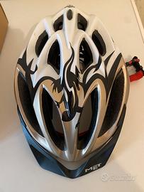 Casco MET