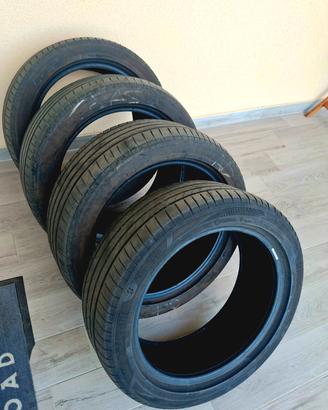 4 Gomme 215/50 R17 95W