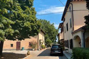 Villa con depandance , giardino, terreno 10000mq