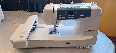 Macchina Ricamatrice e per cucire Necchi