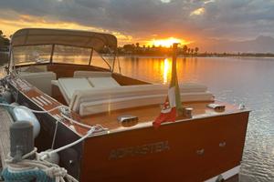 Motoscafo in legno tipo riva