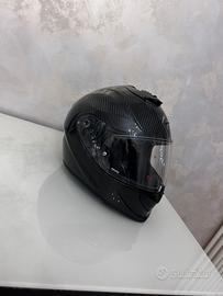 Casco integrale in carbonio