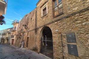 Casa in pietra, centro storico Guardiagrele