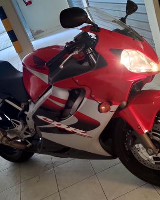 moto CBR 600F