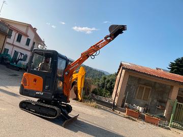 MiniEscavatore Dooson 18 q carro variabile