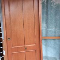 Porta pieghevole  in legno simmetrica