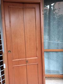 Porta pieghevole  in legno simmetrica