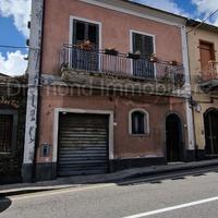 Casa singola con terrazza e cortile a Linguaglossa
