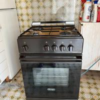 Cucina a gas con forno a gas De Longhi