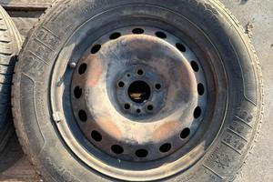 Ruote estive con cerchioni 195/65 R15 91T.