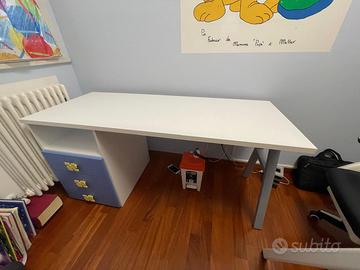 Scrivania ragazzo