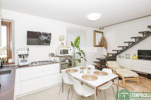 ULTIMO PIANO RISTRUTTURATO SU DUE LIVELLI IN CENTR