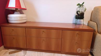 mobile ampio fatto a mano di legno pregiato