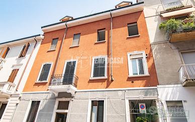 -TRE LOCALI CON TAVERNA ED AREA ESTERNA-