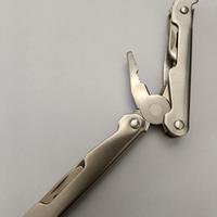 Piccola pinza Ferrino multifunzione tascabile 