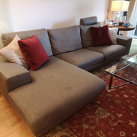 Bel divano grande ad un piccolo prezzo