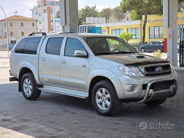 Toyota Hilux 3.0 D-4D 4WD 4p. Doub. Cab SR+