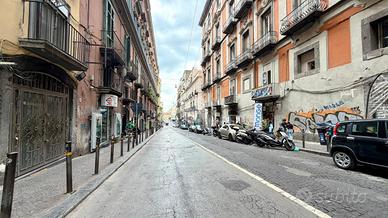 3 LOCALI A NAPOLI