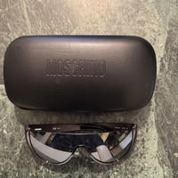 Occhiali da sole Moschino.