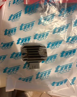 Regolatore tensione NUOVO ORIGINALE TM 125 FI