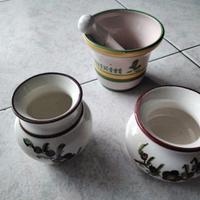 vasetti maiolica e mortaio in ceramica