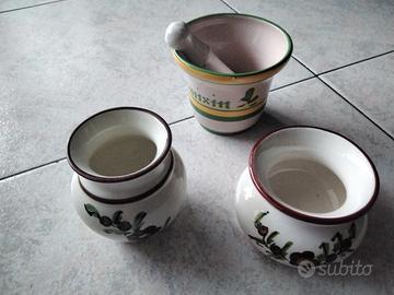 vasetti maiolica e mortaio in ceramica