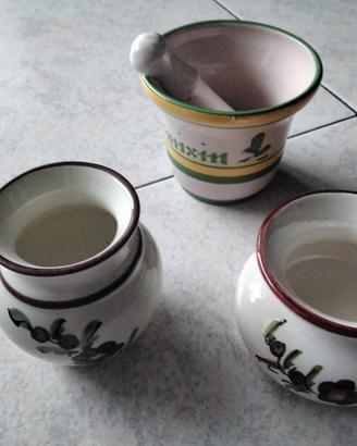 vasetti maiolica e mortaio in ceramica