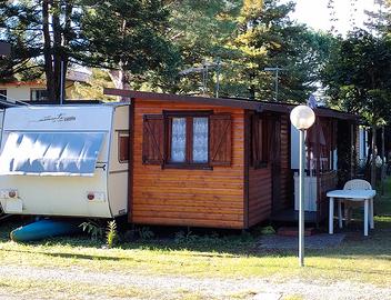 Casetta con roulotte campeggio Dervio lago