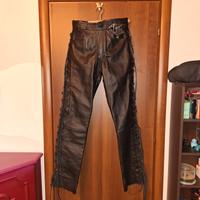 pantaloni in pelle stile motociclista