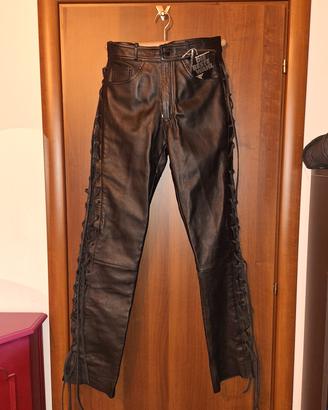 pantaloni in pelle stile motociclista