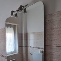 specchio bagno con faretti