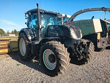 Trattore new holland t7 225