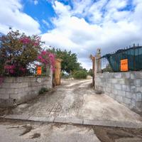 Fabbricato c/2 con ampio terreno Sant' Isidoro