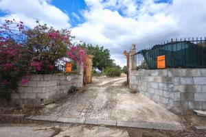 Fabbricato c/2 con ampio terreno Sant' Isidoro