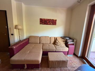 Divano letto angolare con contenitore + pouf