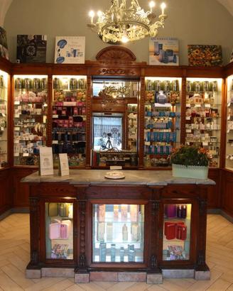 Antico arredo mobili Farmacia.