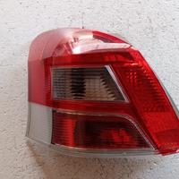 STOP FANALE POSTERIORE SINISTRO TOYOTA Yaris Serie