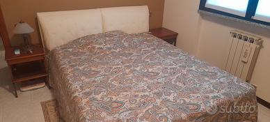Letto matrimoniale + comodini