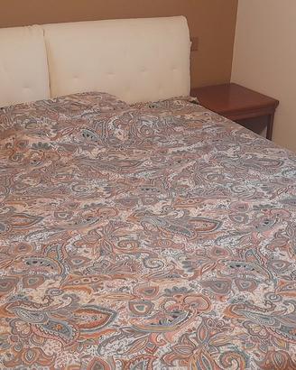 Letto matrimoniale + comodini