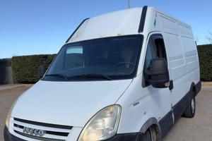 Iveco Daily 35S14 furgone